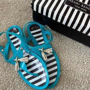 Henri bendel sandals 8